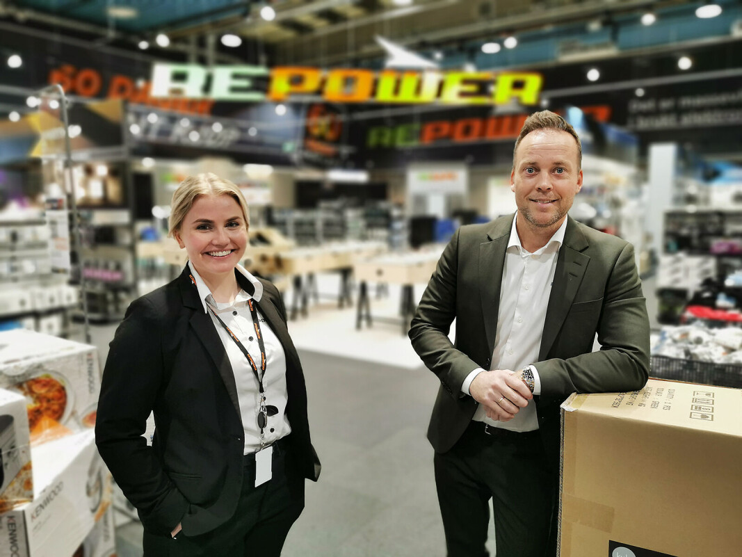 Prosjektleder Ine Opseth og administrerende direktør Anders Nilsen i Power Norge foran RePower-butikken ved Power Alnabru. Foto: Stian Sønsteng Prosjektleder Ine Opseth og administrerende direktør Anders Nilsen i Power Norge foran RePower-butikken ved Power Alnabru. Foto: Stian Sønsteng